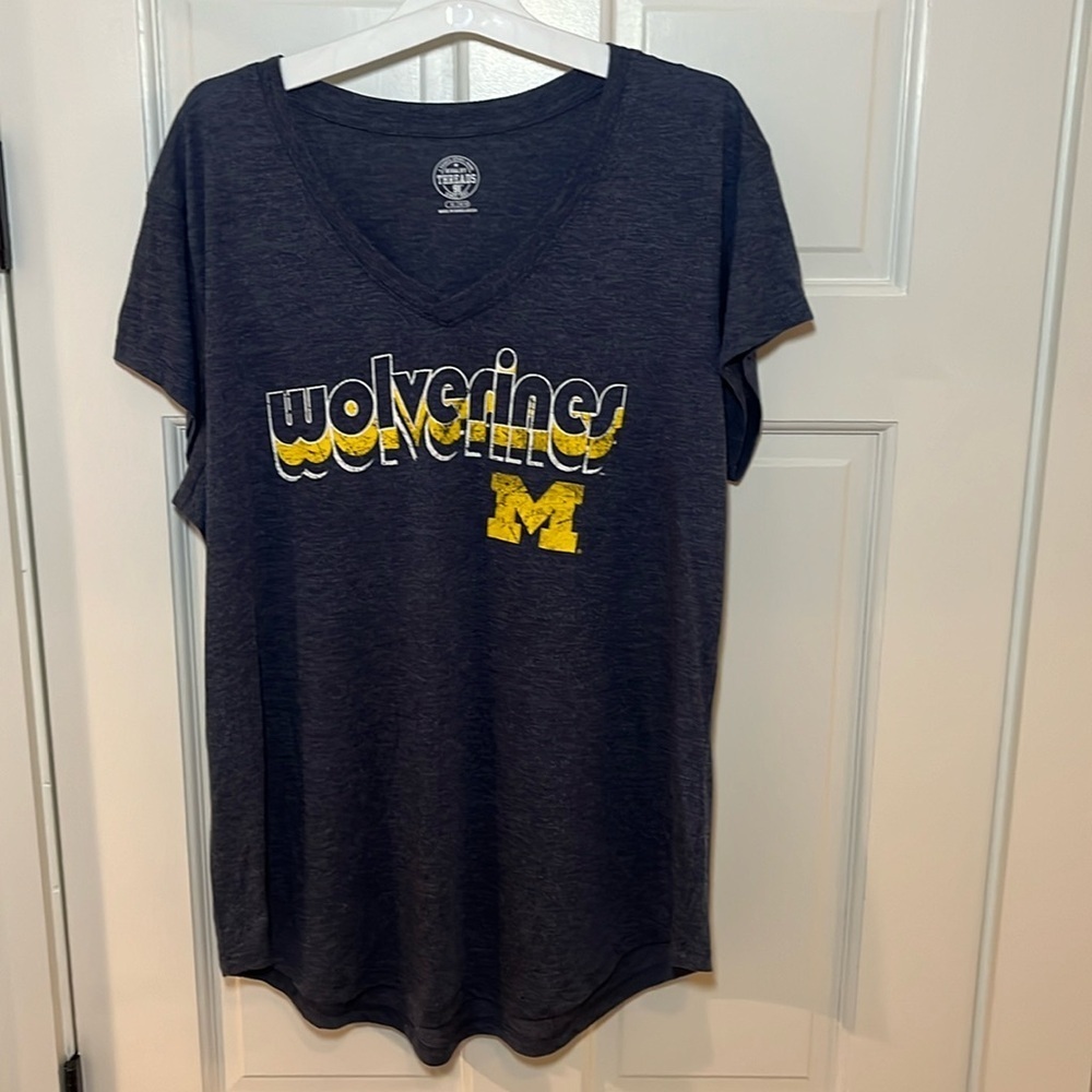 University of Michigan wolverines navy blue T-shirt women's size XL 16/18 NWOT